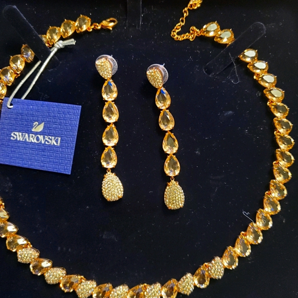 Sworvorski tear drop set